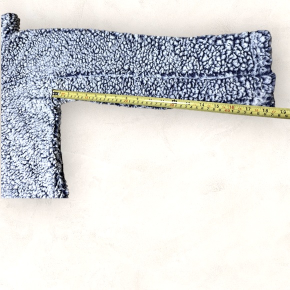 Pre-Owned Sherpa soft cozy pullover jacket for Girls 8-10 y/o S size. Warm. - Picture 9 of 14